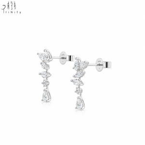 Nouvelle conception, style contemporain simple, boucles d'oreilles faites à la main en or blanc massif 18 carats, serties de pierres en forme de poire, de marquise et de rondes brillantes. - Product Image 2