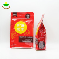 Sachet alimentaire personnalisé en aluminium rouge imprimé en héliogravure, à fond carré à huit côtés, étanche à l'humidité, avec fenêtre et fermeture éclair, pour pochette à fond plat
