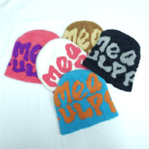 Gorro de Punto Jacquard con Diseño de Llamas Personalizado, Gorros Multicolores para el Invierno, Cálidos y con Estampado de Cuadros - Product Image 6