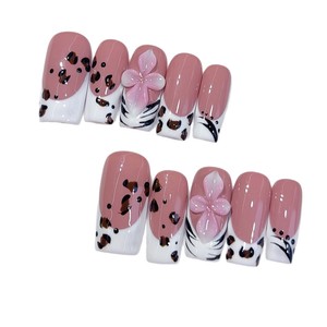 Ongles minimalistes à motif léopard style French Manucure, ongles à presser 3D floraux sculptés à la main, tendance, réutilisables et portables - Product Image 1