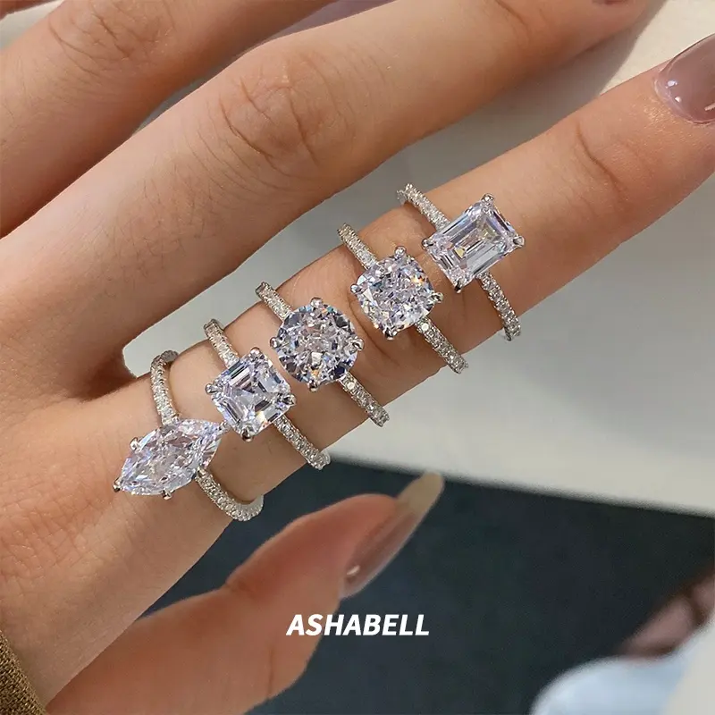 Bague en diamant Bague de doigt de luxe légère S925 Silver Cut High Carbon European and American Fashion Flower Ice Female Micro Insert-