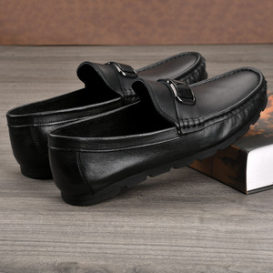Mocassins en cuir véritable pour hommes, bout rond, à enfiler, semelle en caoutchouc, légers, avec boucle décorative, chaussures décontractées de printemps - Product Image 1
