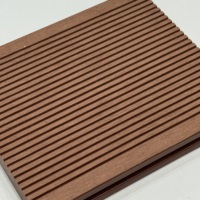 Revêtement de terrasse en composite bois-plastique (WPC) de haute qualité, résistant aux intempéries, creux, personnalisé, pour extérieur