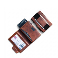 Dompet Pop Up Kulit PU Serat Karbon Kustom dengan Penahan Kartu RFID dan Penutup Magnet untuk Pria