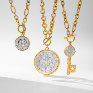 YF6528 Collana con Ciondolo a Forma di Chiave d'Angelo, Catena OT in Acciaio Inossidabile Placcato Oro 18k, Ipoallergenica e Impermeabile - Product Image 2