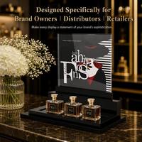 Présentoir à parfum en acrylique noir brillant à 2 niveaux, cadre artistique transparent avec 3 emplacements encastrés pour bouteilles, support de comptoir avec lettres dorées 3D