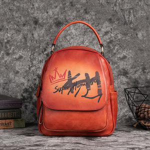 Ando Bag Mochila de cuero genuino con estampado gráfico vintage para mujer, bolso de hombro compacto - Product Image 1