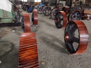 Fabricant de gros engrenages personnalisés Grand engrenage hélicoïdal FC20 en fonte grise pour l'usine de papeterie - Product Image 3