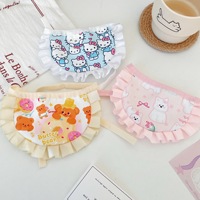 Écharpe de cou pour chat en polyester avec décoration en peluche ours en dentelle de dessin animé, collier bavoir pour animaux de compagnie toutes saisons, cadeau d'anniversaire/de Noël