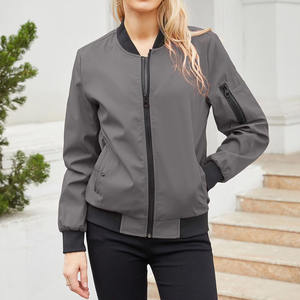 Blouson Bomber pour Femme Offrant une Chaleur Tout au Long de la Journée, Intérieur Douillet et Coupe Ajustée, Parfait pour les Jours Froids et un Style Urbain Élégant - Product Image 6
