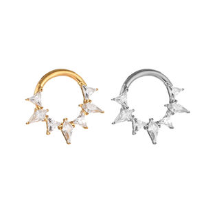 Fuxuan corpo <span class=keywords><strong>Piercing</strong></span> in titanio gioielli <span class=keywords><strong>anello</strong></span> di segmento incernierato con triangolo CZ lastricato clicker naso <span class=keywords><strong>anello</strong></span> elica orecchino - Product Image 1