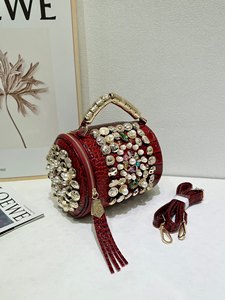 Sac à main de luxe motif crocodile avec perles et strass faits main, sac à main tendance pour femme, sac coussin haut de gamme pour femme - Product Image 1