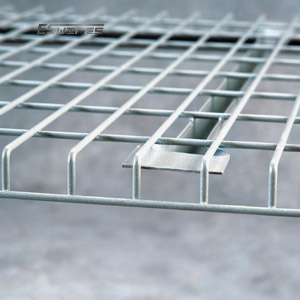 Entrepôt standard canal f Q235 acier soudé galvanisé noir treillis fabricant de terrasses sur caisson - Product Image 3