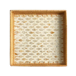 Plateau de service multifonctionnel en rotin tressé doré, style rétro et luxe léger américain, pour salon et club, idéal pour gâteaux et rangement domestique. - Product Image 5