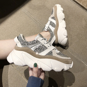 Sneaker produttore di <span class=keywords><strong>scarpe</strong></span> da ginnastica da <span class=keywords><strong>donna</strong></span> con plateau alla moda <span class=keywords><strong>scarpe</strong></span> da <span class=keywords><strong>donna</strong></span> bling pu <span class=keywords><strong>glitter</strong></span> <span class=keywords><strong>scarpe</strong></span> da passeggio di lusso alla moda per <span class=keywords><strong>donna</strong></span> - Product Image 1