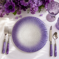 Assiette de présentation en verre irisé arc-en-ciel avec bord doré pour décoration de mariage, fête ou événement