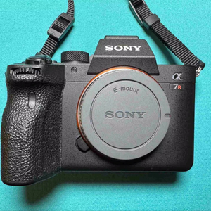 Cámara Sony 4K Alpha 7R IV de 60.2mp con Grabación de Video 4K, Cámara sin Espejo Usada - Product Image 1