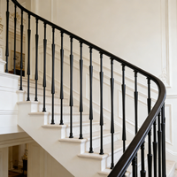 Personnalisation de haute qualité, design moderne, poteaux d'escalier en aluminium métallique pour la décoration intérieure des balcons, pour villas et appartements