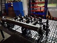 Support de table de soudage 3D pour maintenir les pièces en position pendant le soudage, garantissant une précision de soudage accrue et réduisant les déformations.