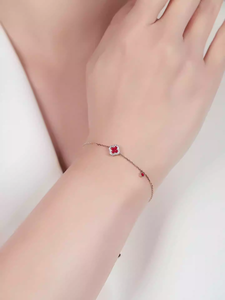 4葉クローバー天然ピジョンブラッドレッドルビーレディースブレスレット0.26カラット18Kゴールドダイヤモンドインレイデザインミニマリストギフト - Product Image 3