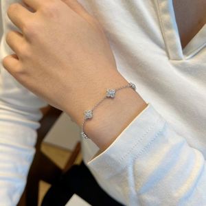 Bracelets et joncs Dylam Fashion au design élégant, en argent fin 925, avec chaîne à maillons et pendentif trèfle à quatre feuilles en moissanite étincelante D VVS1 - Product Image 6