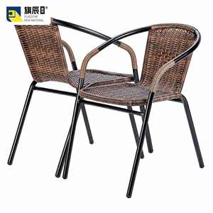 Ensemble <span class=keywords><strong>de</strong></span> <span class=keywords><strong>2</strong></span> <span class=keywords><strong>chaises</strong></span> <span class=keywords><strong>de</strong></span> bistrot d'extérieur modernes, imperméables et légères, avec assise en rotin tressé et structure en métal, pour utilisation en parc - Product Image 1