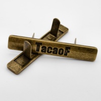 Badge en métal personnalisé pour vêtements de créateur, logo de marque, sans nickel, en laiton antique, bronze, lettre métallique tendance