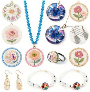 <span class=keywords><strong>Kit</strong></span> de résine UV créative fait main pour la fabrication de bijoux avec moules en époxy transparent dur à durcissement rapide, paillettes, feuilles, fleurs et outils - Product Image 4