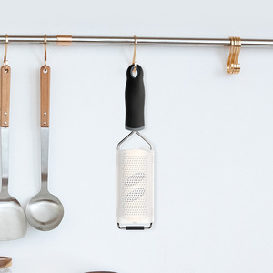 Râpe à fromage en acier inoxydable avec poignée, multifonctionnelle pour râper les fruits, les légumes, le chocolat, le citron, passe au lave-vaisselle - Product Image 2