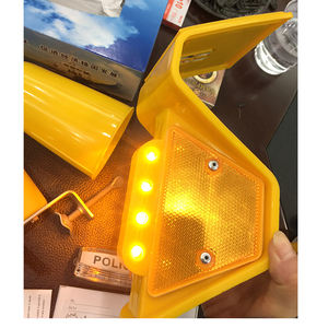 Luces Solares de Seguridad Vial para Barandas, Reflectores Solares de Delimitación, Reflectores de Barrera - Product Image 4