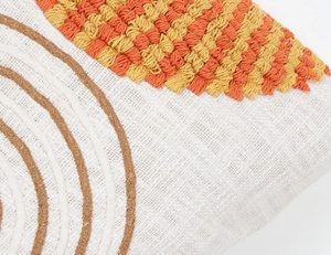 Funda de Cojín Decorativa para el Hogar con Estampado Cuadrado Boho a Rayas en Color Marfil y Amarillo con Flecos - Product Image 3