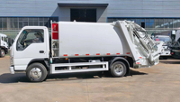 Nouveau camion compacteur d'ordures Isuzu 6-7 CBM à chargement arrière, moteur diesel Euro 6, empattement 3360 mm, boîte de vitesses 4x2, usage municipal