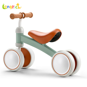 Vélo d'équilibre pour tout-petits de style nordique léger, roues silencieuses, selle souple et poignées antidérapantes pour le plaisir de l'équitation en intérieur - Product Image 5