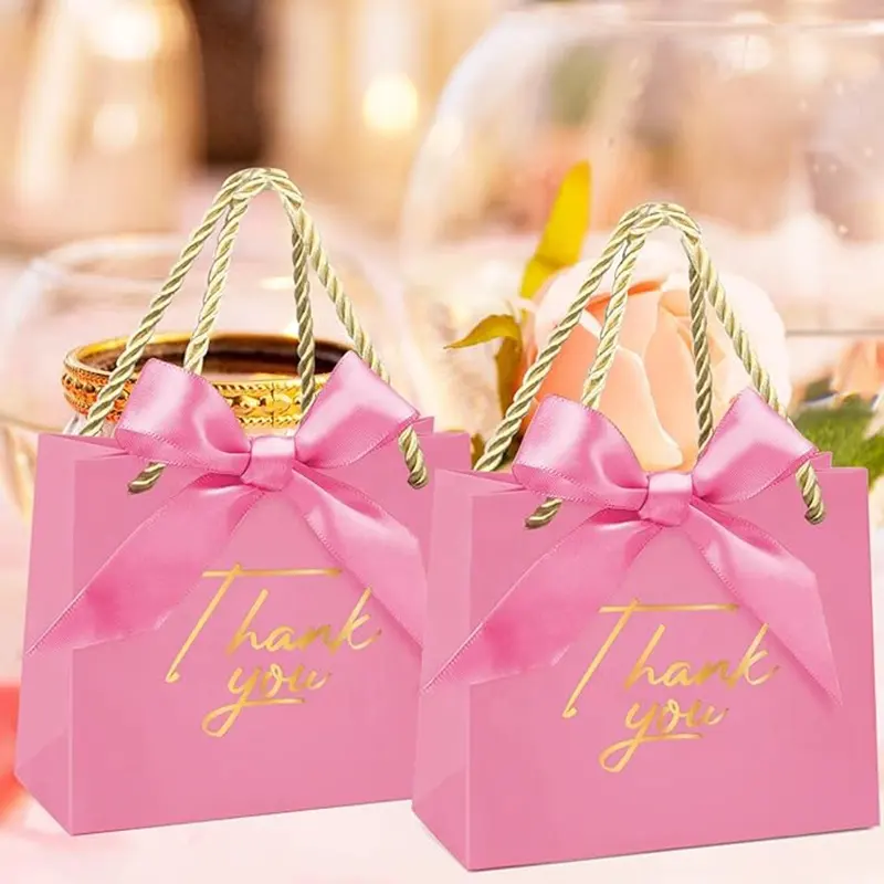 Kantong kertas hadiah pernikahan mewah dapat didaur ulang kemasan perhiasan tas kertas karton hitam putih merah muda dengan pegangan