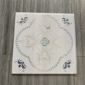 Longtemps 595*595mm décoration de bureau carreaux de plafond <span class=keywords><strong>panneaux</strong></span> de plafond en PVC à Guangzhou Chine - Product Image 5