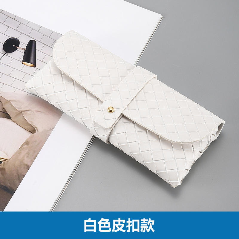 Boucle en cuir blanc