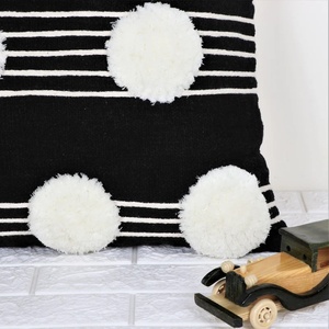 Funda de Cojín Decorativa con Textura Tufted a Mano, Estilo Boho, Negro y Marfil, con Pompones y Ribete de Encaje, para Sofá, Hotel, Decoración del Hogar - Product Image 3
