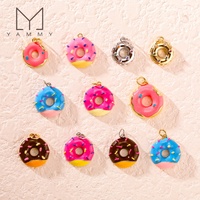 Breloques Yammy YYS136 en laiton émaillé, thème desserts et friandises, modèles variés et mignons (donut, canne à sucre)