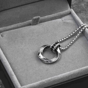 Kupfer-Möbius-<span class=keywords><strong>Ring</strong></span>-Anhänger-Halskette, Schwarzer Zirkon Griechischer Schlüssel Retro-Schmuck für Männer und Frauen - Product Image 2