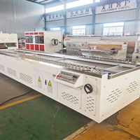 Machine d'extrusion de panneaux muraux et de plafonds rainurés en PVC WPC haute vitesse, ligne de production d'équipements pour panneaux muraux décoratifs d'intérieur