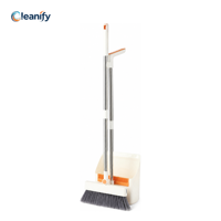 Ensemble de nettoyage 4-en-1 direct usine : balai, pelle à poussière verticale, brosse à sol, raclette souple en caoutchouc PP à poils en forme de drapeau, manche en acier inoxydable - Vente en gros