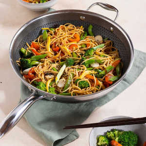 Venta caliente antiadherente <span class=keywords><strong>30</strong></span> <span class=keywords><strong>cm</strong></span> Hybrid Pan & Wok con tapa de vidrio templado Panal de <span class=keywords><strong>acero</strong></span> <span class=keywords><strong>inoxidable</strong></span> Wok Sartenes y <span class=keywords><strong>sartén</strong></span> - Product Image 4