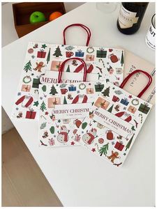 Sacs en papier kraft de Noël recyclables avec logo personnalisé, poignées torsadées, imprimés offset, sacs cadeaux et sacs shopping blancs - Product Image 4