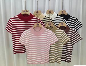 Vente en gros – Nouveauté Été 2025 – Meilleure Vente – Crop Top <span class=keywords><strong>Femme</strong></span> Ample à <span class=keywords><strong>Col</strong></span> <span class=keywords><strong>Roulé</strong></span> Rayé Tricoté à Manches Courtes - Product Image 6