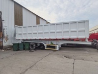 Semi-remorque benne à 3 essieux en acier de 60 mètres cubes avec une capacité de charge supérieure à 30 tonnes pour le transport de clinker et de gravier