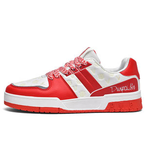 <span class=keywords><strong>Sneakers</strong></span> Sportive Retrò da Uomo Scarpe per Bambini con Tomaia in Rete Nere e Rosse con Caratteristiche Morbide e Arrotondate per la Stagione Primaverile - Product Image 1