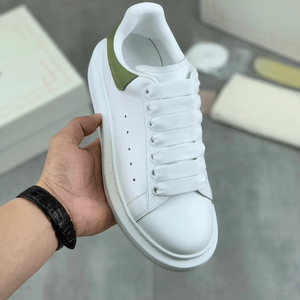 รองเท้าผ้าใบผู้ชายสีขาวแบบหุ้มข้อต่ำ พื้นหนา สไตล์ลำลอง มีเชือกผูก ยี่ห้อ Alexander - Product Image 1