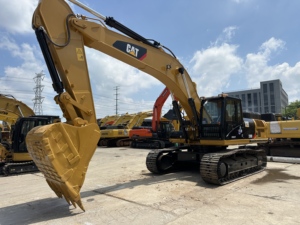 รถขุดตีนตะขาบขนาดใหญ่ 30 ตัน ยี่ห้อแคทเตอร์พิลลาร์ รุ่น Cat330D2L มือสอง สภาพดี ผลิตในญี่ปุ่น ของแท้ วางขายที่เซี่ยงไฮ้ - Product Image 1