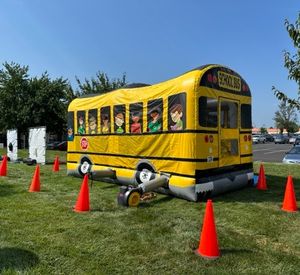 Autobús escolar mágico inflable, casa <span class=keywords><strong>de</strong></span> rebote, alquiler <span class=keywords><strong>de</strong></span> coches amarillos, puente combinado, Tobogán, carrera <span class=keywords><strong>de</strong></span> obstáculos, casa <span class=keywords><strong>de</strong></span> salto - Product Image 1