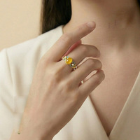 Großhandel Neuer Bienenwachsring, Damen-Ring mit Bernstein-Licht, Luxuriöser High-End-Ring, Zeigefingerring, Geburtstagsgeschenk für Frauen